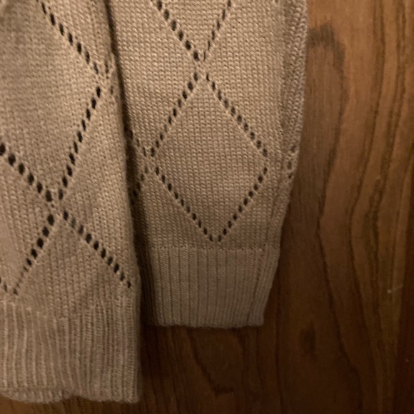 👚(bundle 4 items w/👚for $16) Beautiful tan colored knit sweater - Picture 6 of 7
